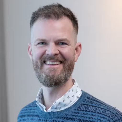 Iain  Reeves